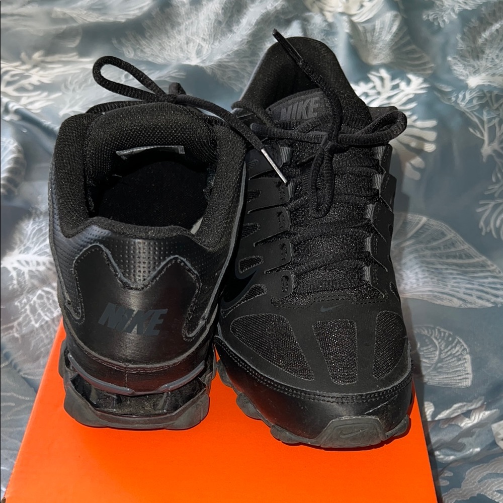 Nike Men's Black Athletic Shoes , worn a few times, perfect condition - Picture 5 of 9